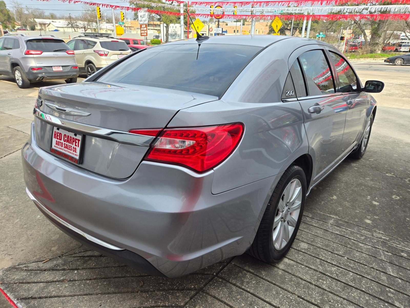 2013 SILVER /Gray Chrysler 200 Touring (1C3CCBBB1DN) with an 2.4L L4 DOHC 16V engine, 6-Speed Automatic transmission, located at 503 West Court, Seguin, TX, 78155, (830) 379-3373, 29.568621, -97.969803 - Photo #2